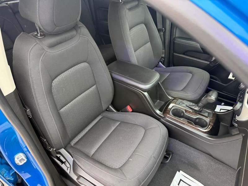 GMC Canyon Vehicle Full-screen Gallery Image 11