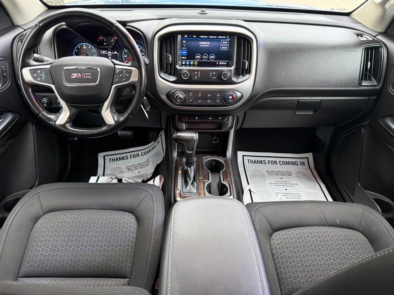 GMC Canyon Vehicle Full-screen Gallery Image 13