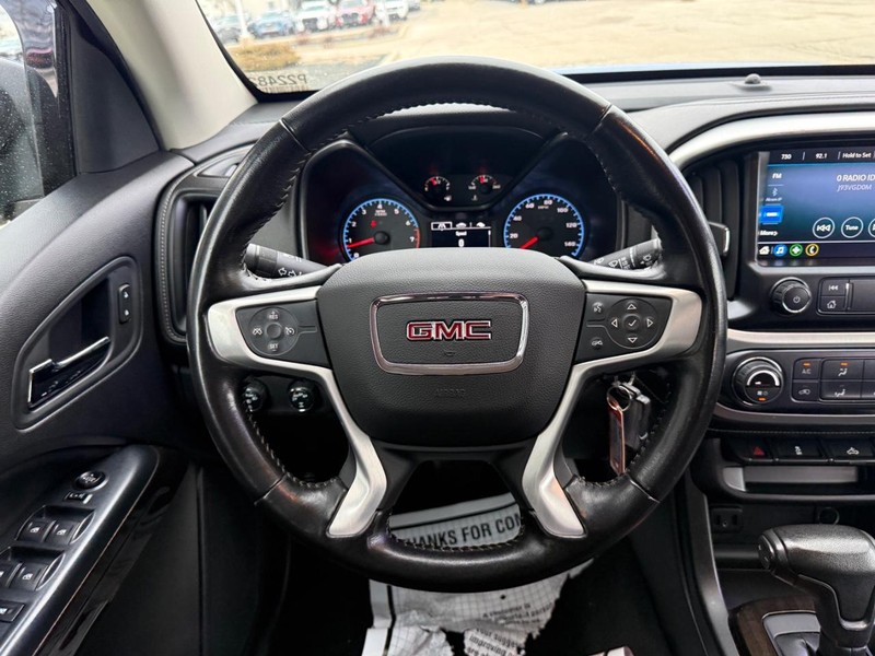 GMC Canyon Vehicle Full-screen Gallery Image 14