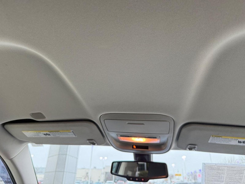 GMC Canyon Vehicle Full-screen Gallery Image 15