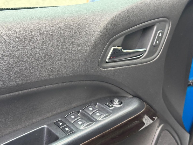 GMC Canyon Vehicle Full-screen Gallery Image 18