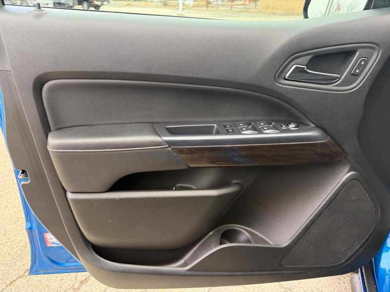 GMC Canyon Vehicle Full-screen Gallery Image 19