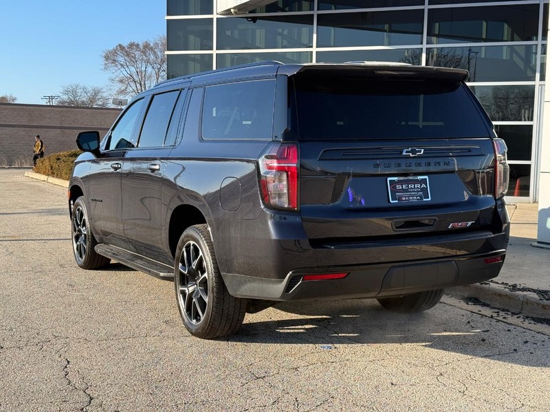 Chevrolet Suburban Vehicle Full-screen Gallery Image 05