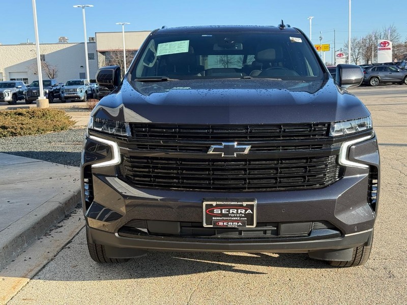 Chevrolet Suburban Vehicle Full-screen Gallery Image 08