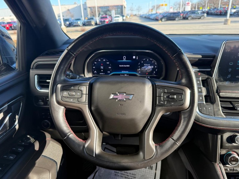 Chevrolet Suburban Vehicle Full-screen Gallery Image 15