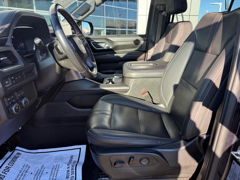 Chevrolet Suburban Vehicle Full-screen Gallery Image 17