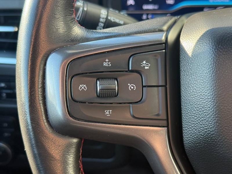 Chevrolet Suburban Vehicle Full-screen Gallery Image 21