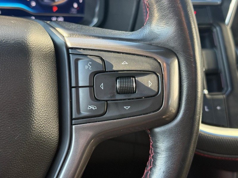 Chevrolet Suburban Vehicle Full-screen Gallery Image 22