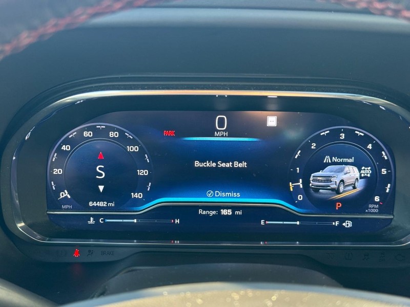 Chevrolet Suburban Vehicle Full-screen Gallery Image 23