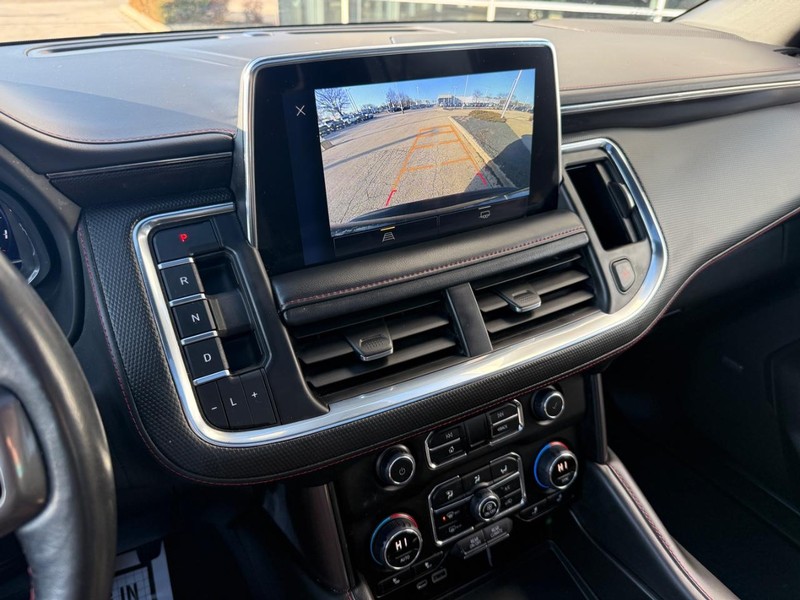 Chevrolet Suburban Vehicle Full-screen Gallery Image 26