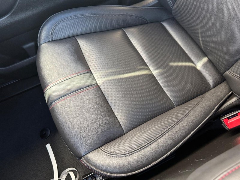 Chevrolet Suburban Vehicle Full-screen Gallery Image 29