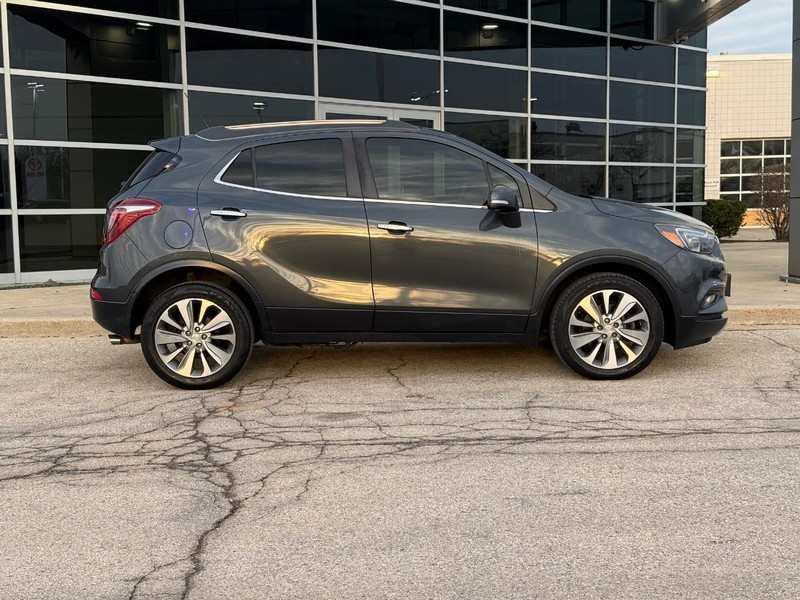 Buick Encore Vehicle Full-screen Gallery Image 02