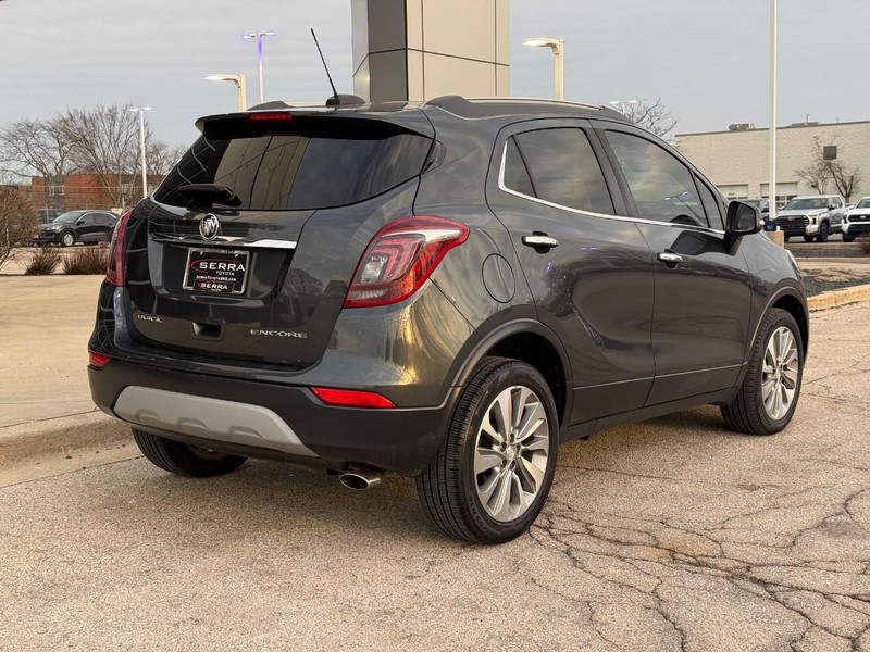 Buick Encore Vehicle Full-screen Gallery Image 03