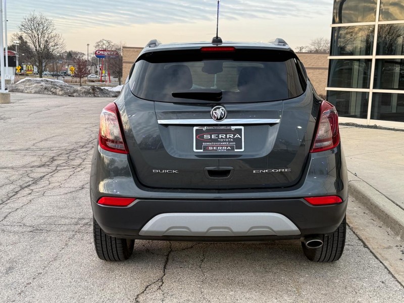 Buick Encore Vehicle Full-screen Gallery Image 04