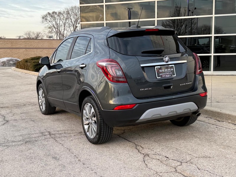 Buick Encore Vehicle Full-screen Gallery Image 05