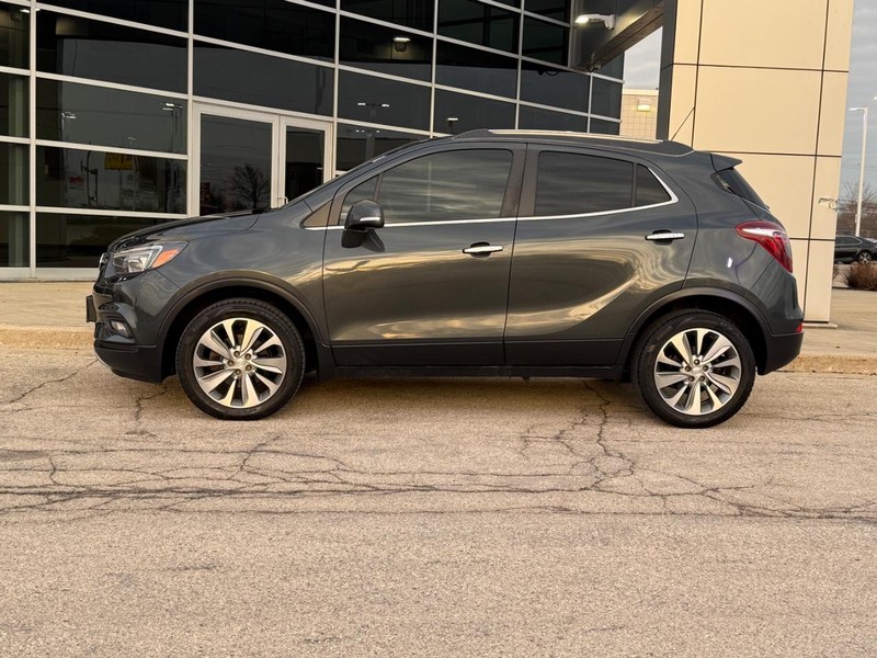 Buick Encore Vehicle Full-screen Gallery Image 06