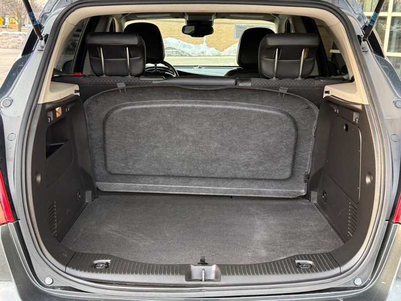 Buick Encore Vehicle Full-screen Gallery Image 09