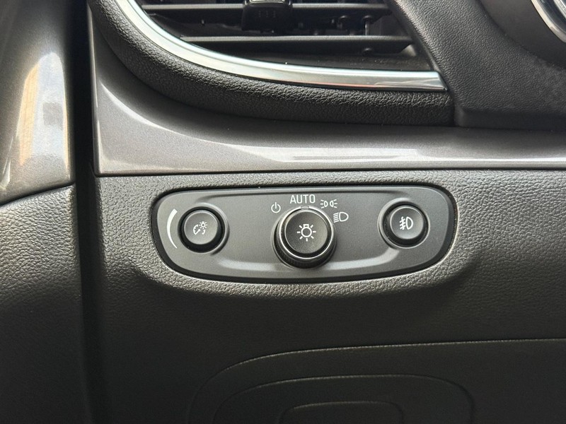Buick Encore Vehicle Full-screen Gallery Image 29