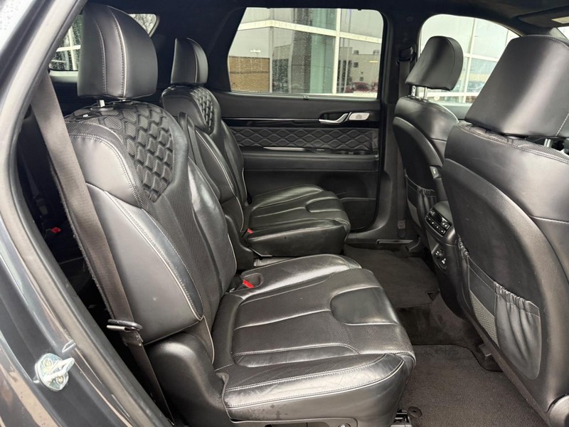 Hyundai Palisade Vehicle Full-screen Gallery Image 12