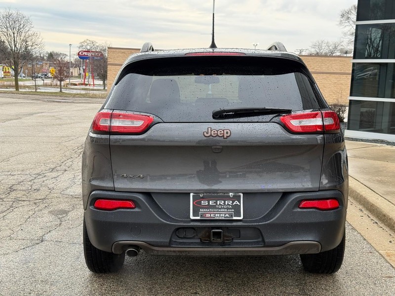 Jeep Cherokee Vehicle Full-screen Gallery Image 04