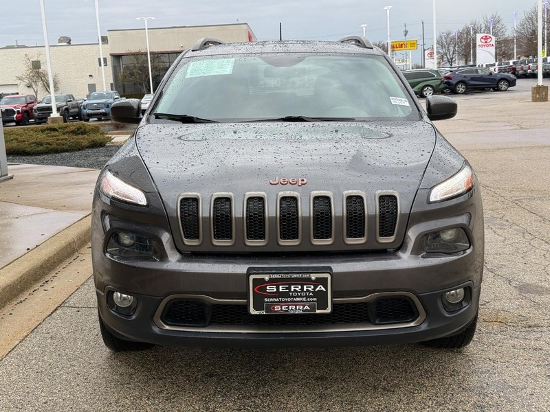Jeep Cherokee Vehicle Full-screen Gallery Image 08