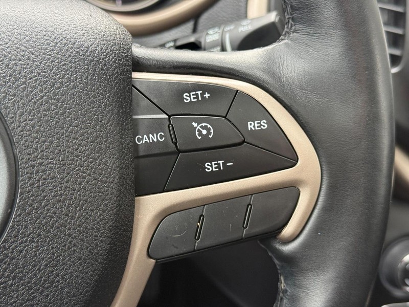 Jeep Cherokee Vehicle Full-screen Gallery Image 21