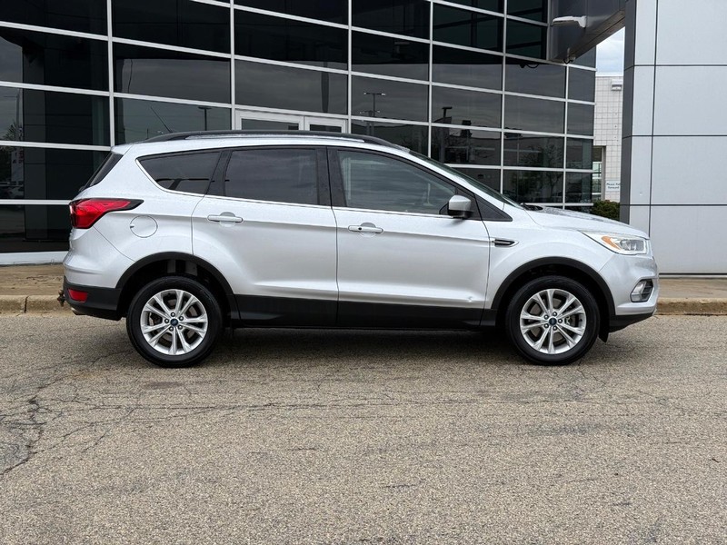 Ford Escape Vehicle Full-screen Gallery Image 02