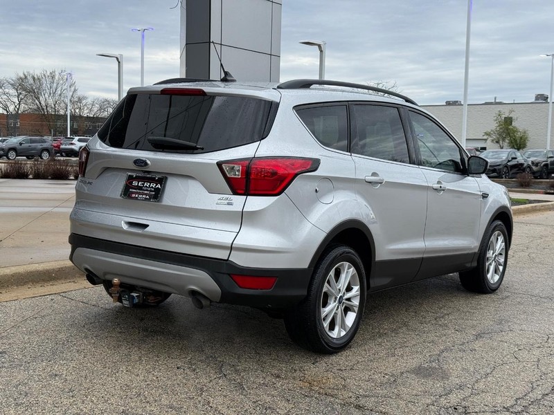 Ford Escape Vehicle Full-screen Gallery Image 03