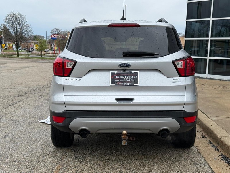 Ford Escape Vehicle Full-screen Gallery Image 04