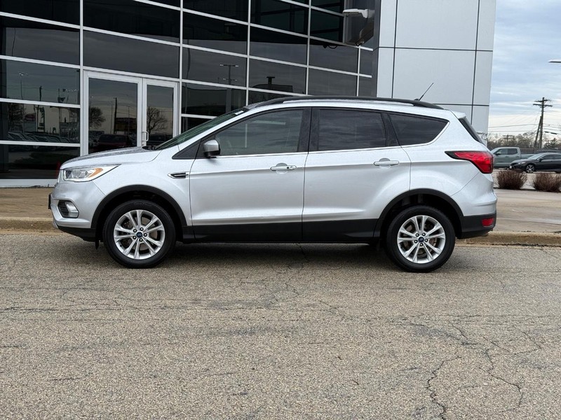 Ford Escape Vehicle Full-screen Gallery Image 06