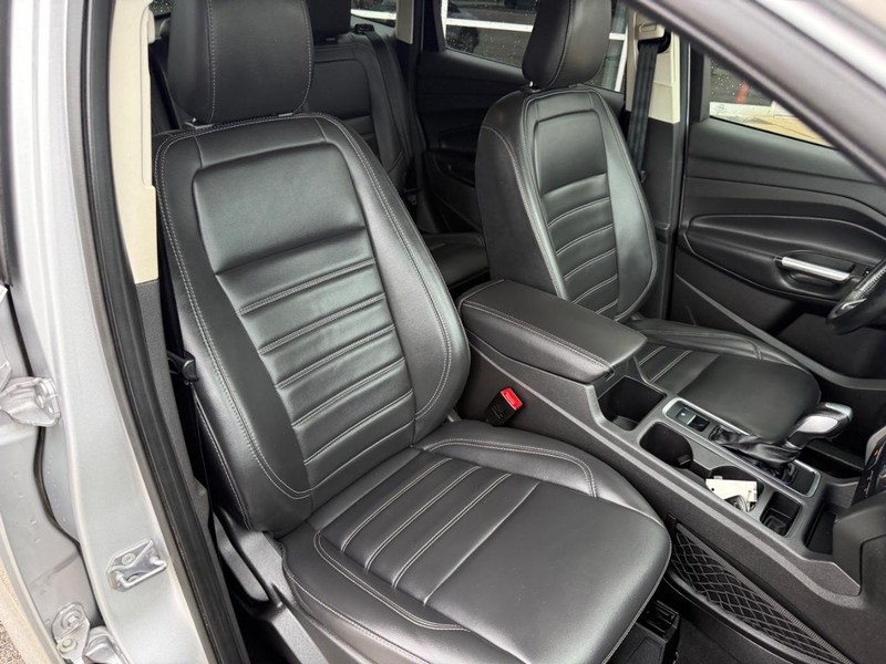 Ford Escape Vehicle Full-screen Gallery Image 11