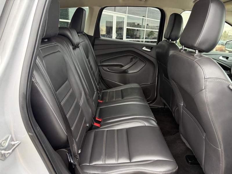 Ford Escape Vehicle Full-screen Gallery Image 12