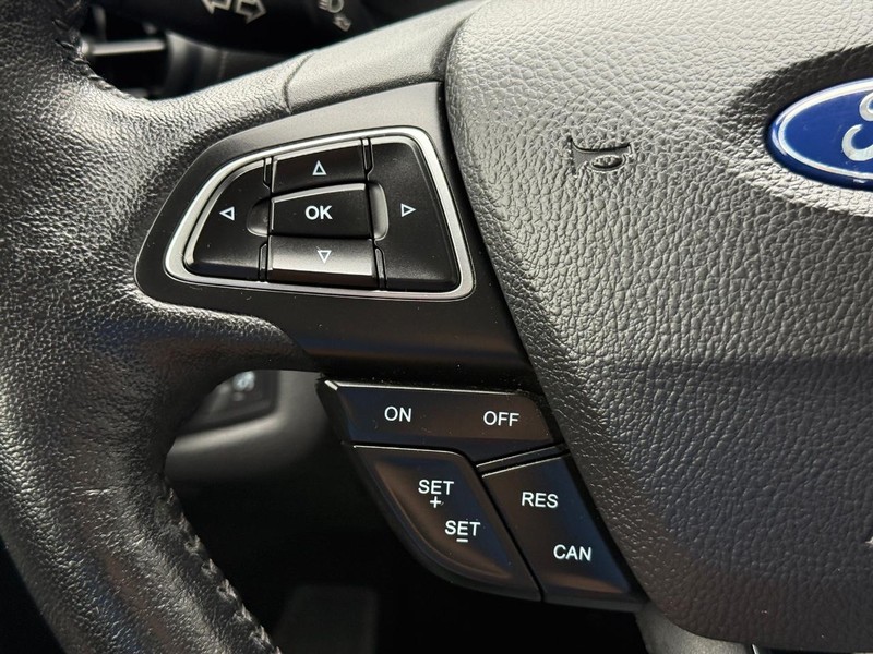 Ford Escape Vehicle Full-screen Gallery Image 20