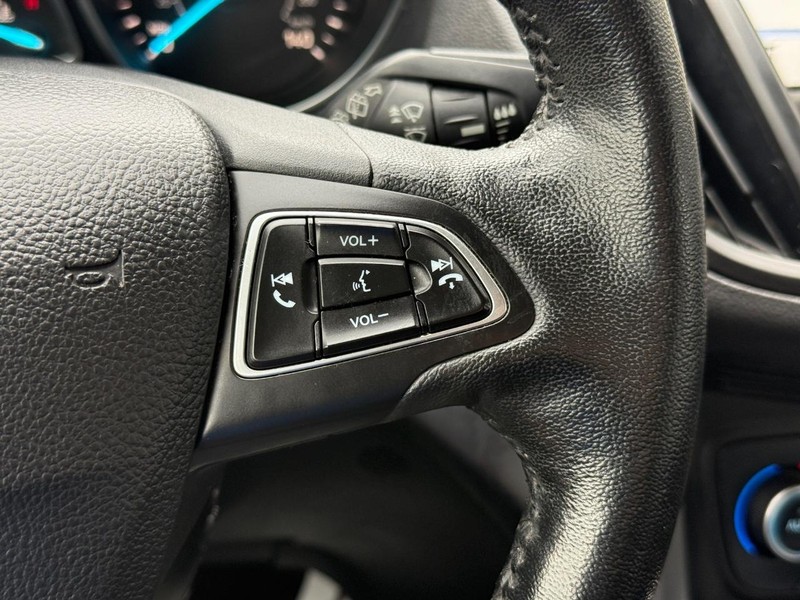 Ford Escape Vehicle Full-screen Gallery Image 21