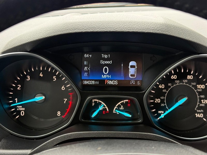 Ford Escape Vehicle Full-screen Gallery Image 22