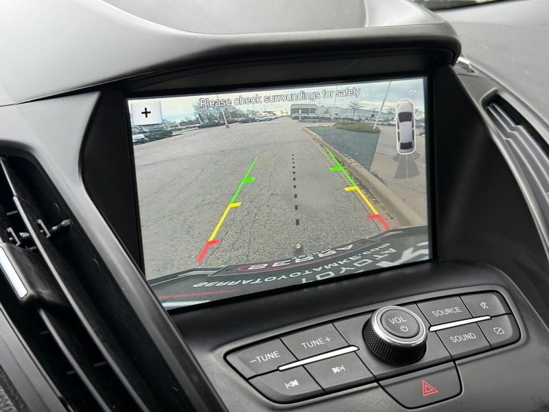 Ford Escape Vehicle Full-screen Gallery Image 24