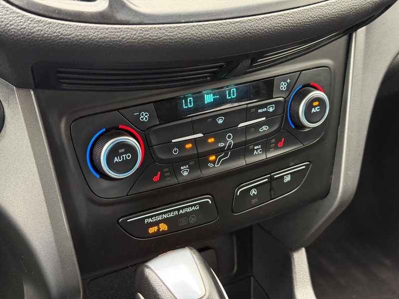 Ford Escape Vehicle Full-screen Gallery Image 28