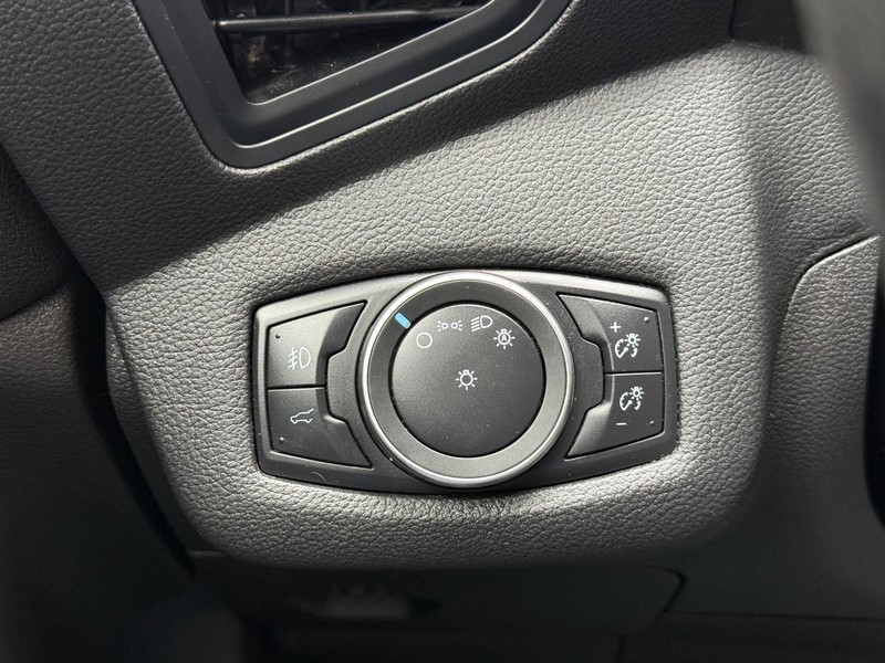 Ford Escape Vehicle Full-screen Gallery Image 29
