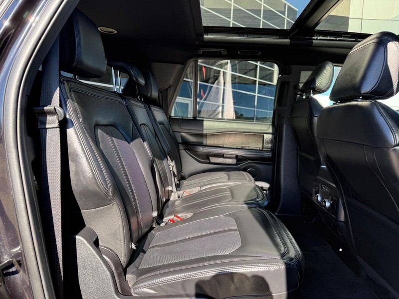 Ford Expedition Max Vehicle Full-screen Gallery Image 12