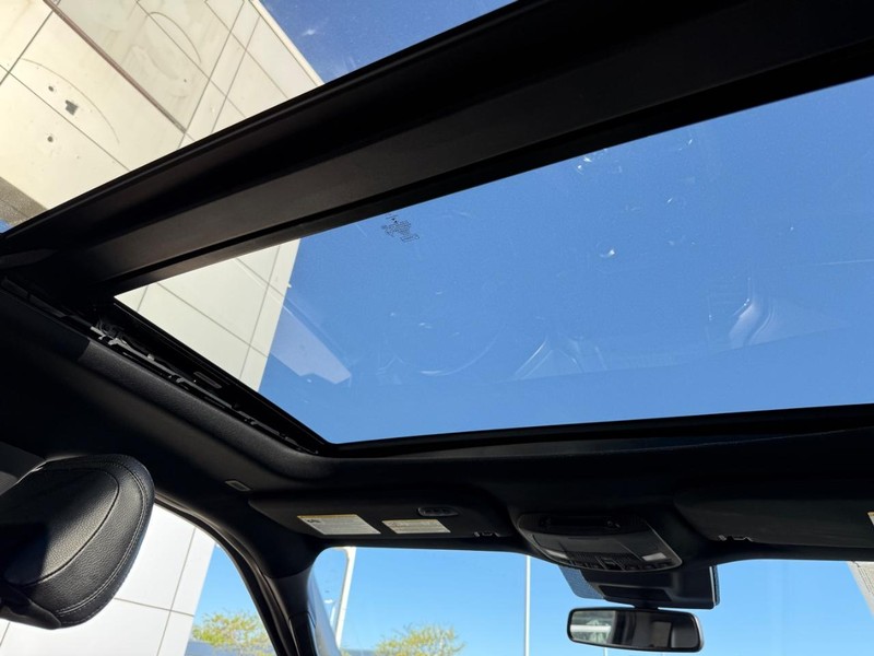 Ford Expedition Max Vehicle Full-screen Gallery Image 16