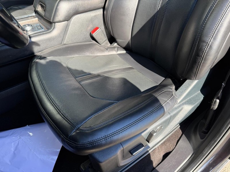 Ford Expedition Max Vehicle Full-screen Gallery Image 18