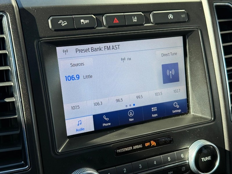 Ford Expedition Max Vehicle Full-screen Gallery Image 24