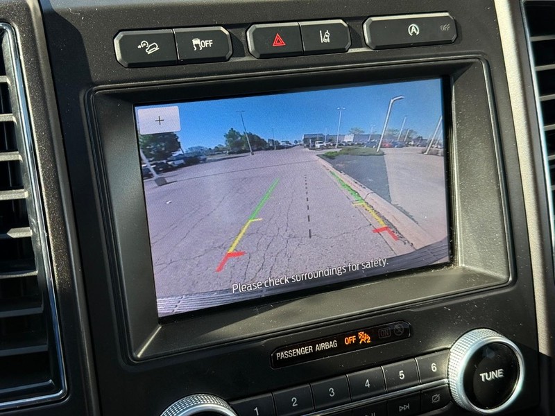 Ford Expedition Max Vehicle Full-screen Gallery Image 25