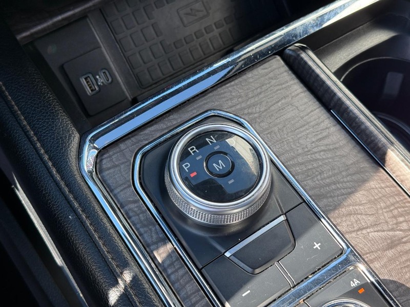Ford Expedition Max Vehicle Full-screen Gallery Image 27