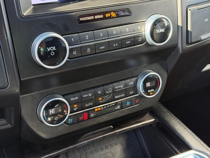 Ford Expedition Max Vehicle Full-screen Gallery Image 29