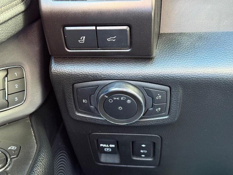 Ford Expedition Max Vehicle Full-screen Gallery Image 30
