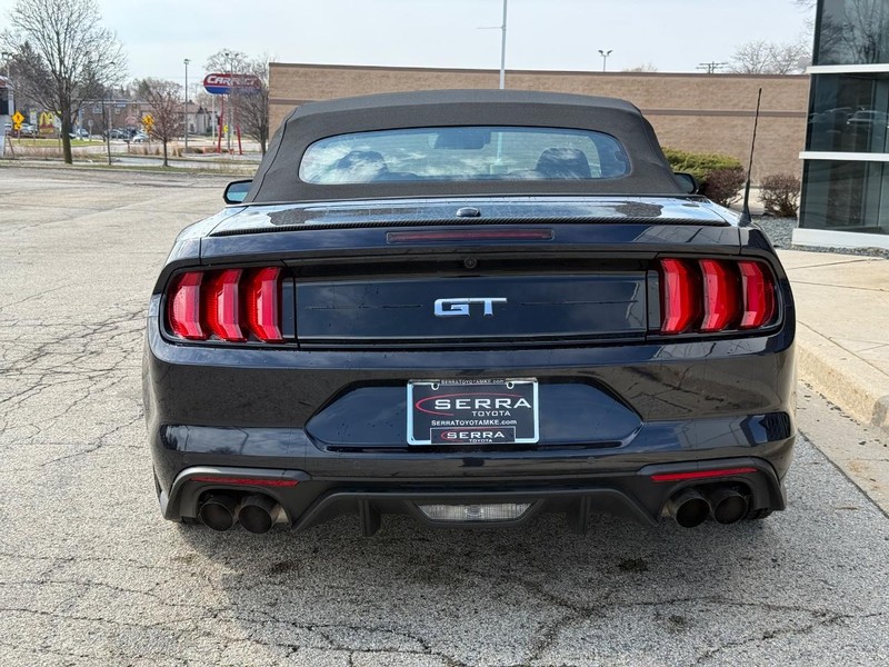 Ford Mustang Vehicle Full-screen Gallery Image 04