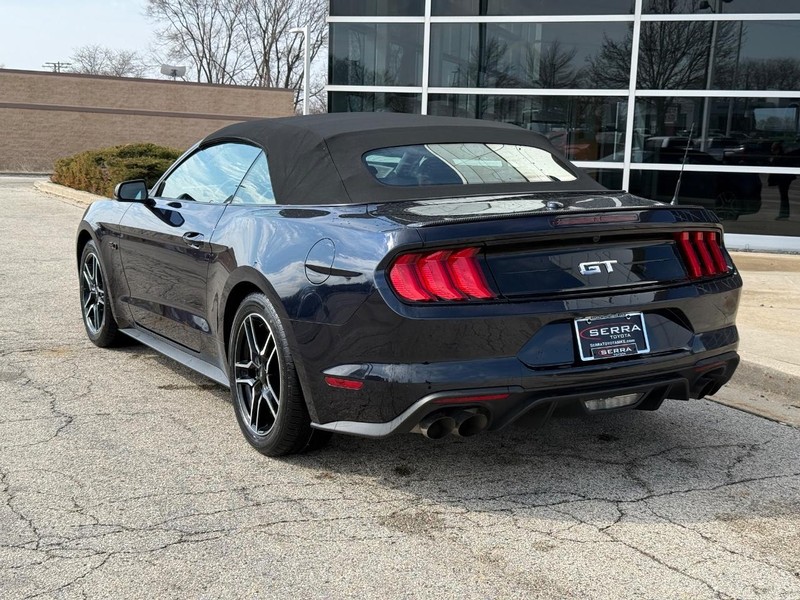 Ford Mustang Vehicle Full-screen Gallery Image 05