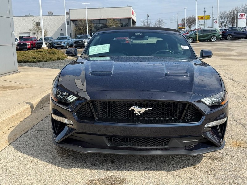 Ford Mustang Vehicle Full-screen Gallery Image 08