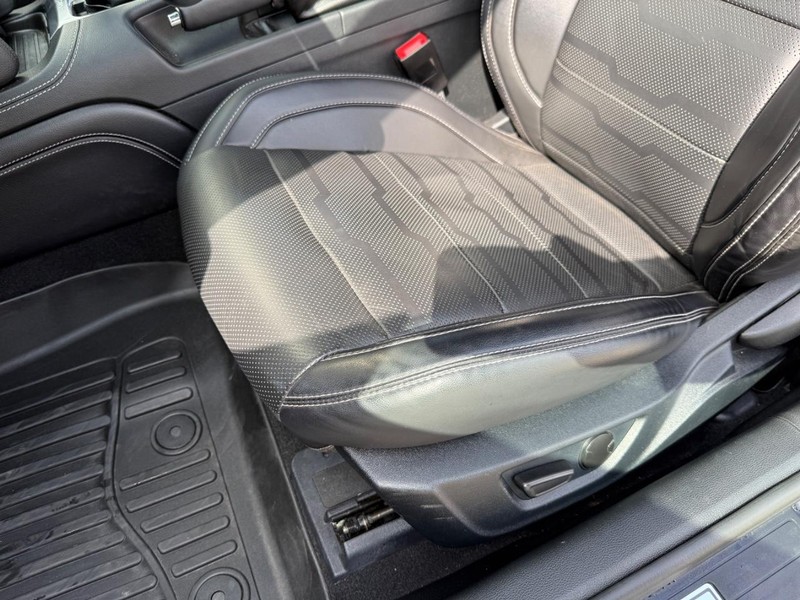 Ford Mustang Vehicle Full-screen Gallery Image 12